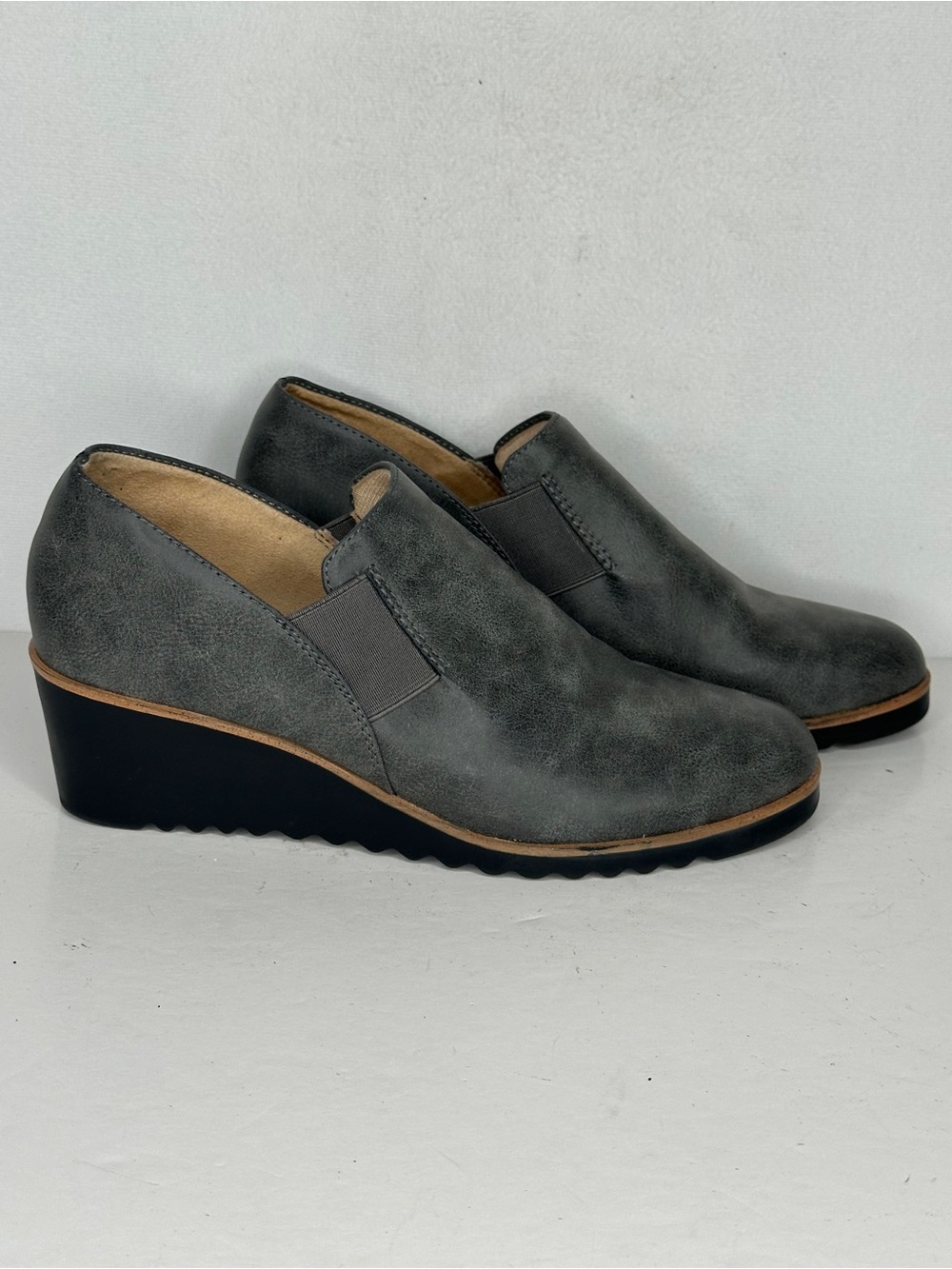Life‎ Stride Zora Grey Slip-On Wedge Loafers Elastic Goring Comfort Sz 8.5